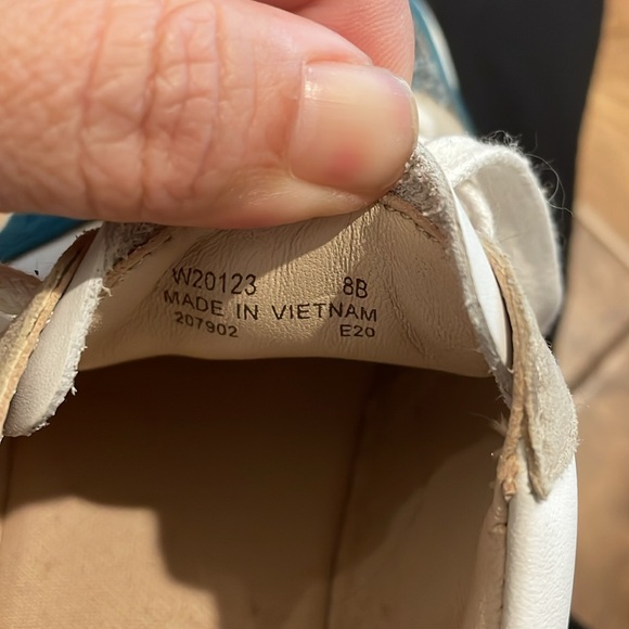 NWOT Cole Haan Sneakers - Picture 4 of 4
